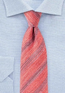 Cravate structurée rayée corail rose