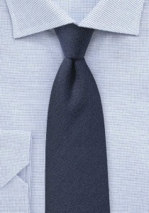 Cravate d'affaires structure bleu foncé avec laine