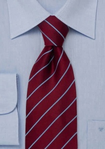 Cravate rouge foncé rayée bleu ciel