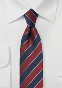 Cravate rayée bordeaux