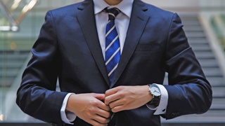 Comment Choisir la Cravate Parfaite : Un Guide Complet