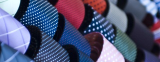 Cravates à motifs : Un accessoire de mode controversé