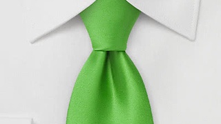 La Cravate Verte : Un Symbole d’Harmonie et de Croissance